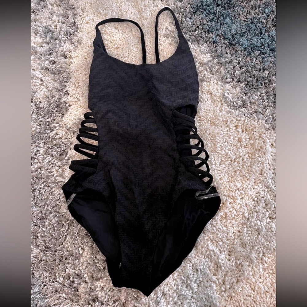 Women’s size 8 swimsuit lot # 7